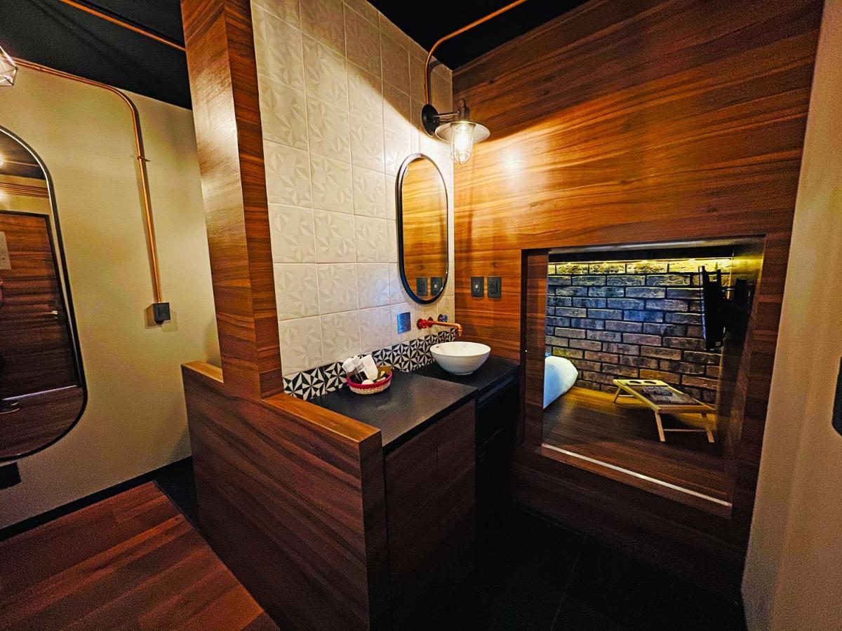 Capsulehotel Cadillac Cocoon Beds